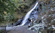 04 Cascata della Valle Sambuzza. Cominciano le prime macchie di neve...